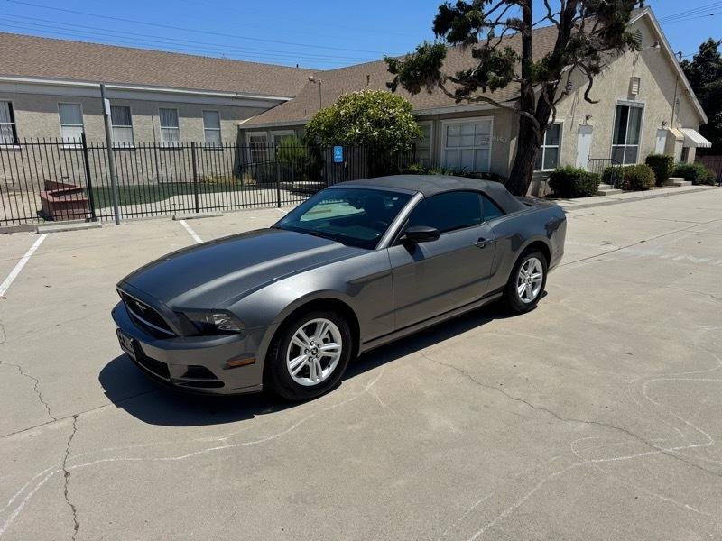 Ford Mustang V6 Convertible 2013