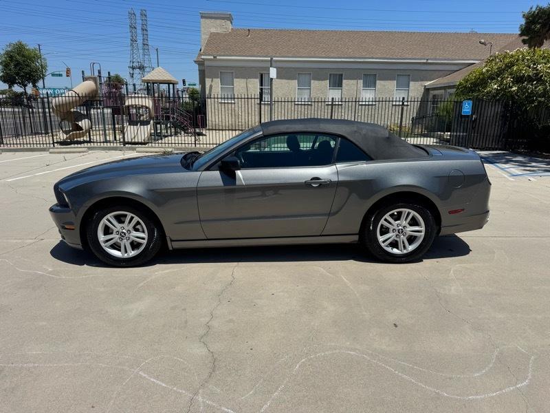 Ford Mustang V6 Convertible 2013