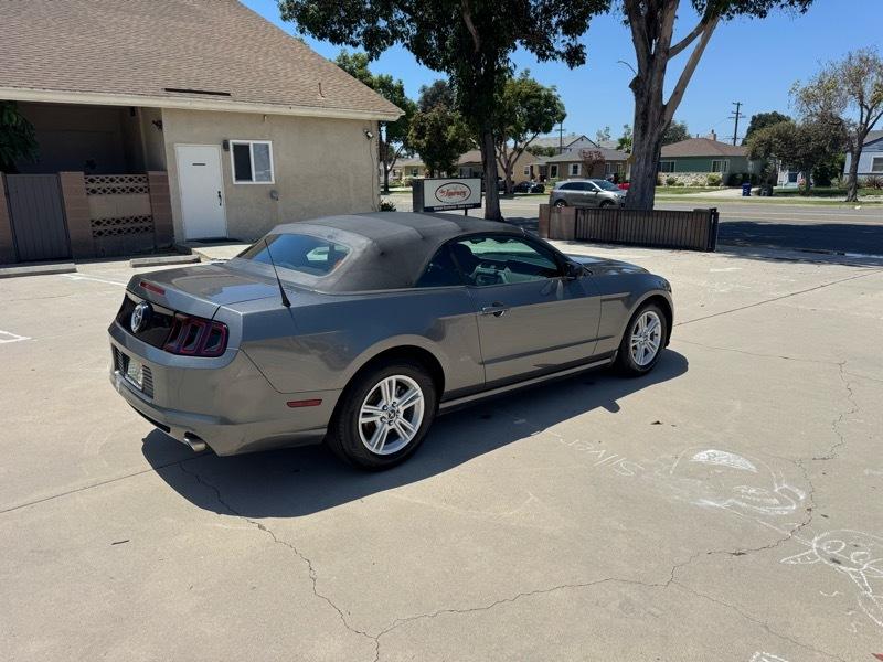 Ford Mustang V6 Convertible 2013