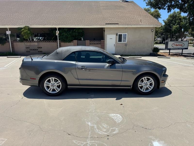 Ford Mustang V6 Convertible 2013
