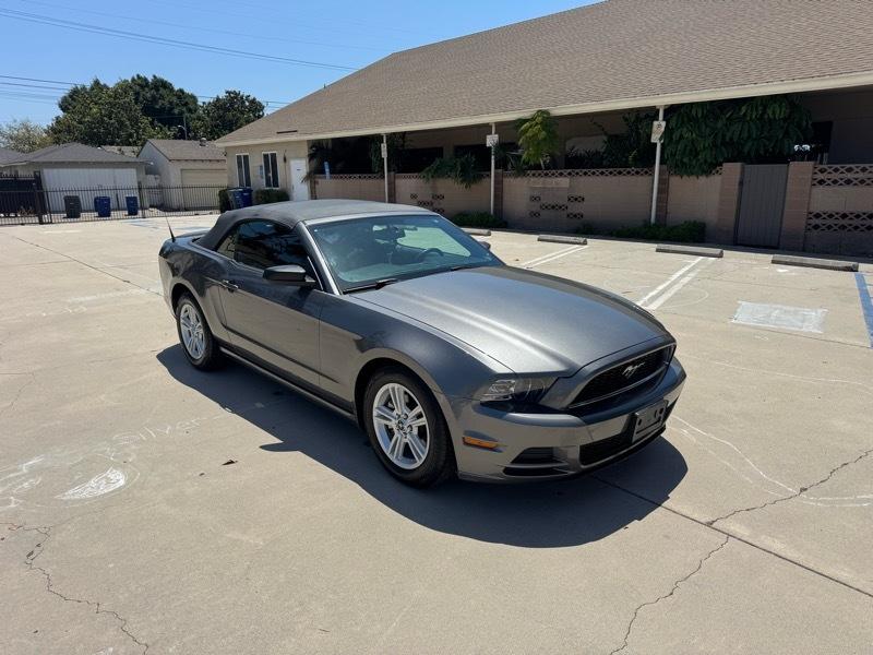 Ford Mustang V6 Convertible 2013