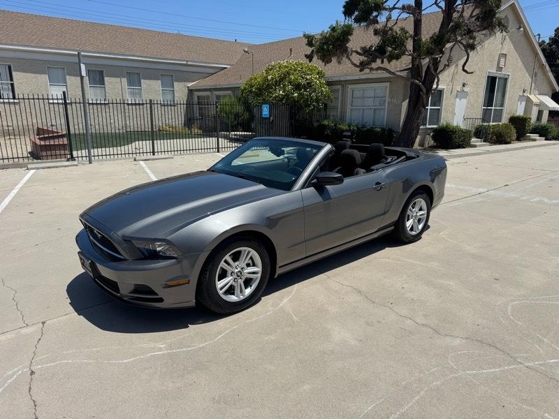 Ford Mustang V6 Convertible 2013