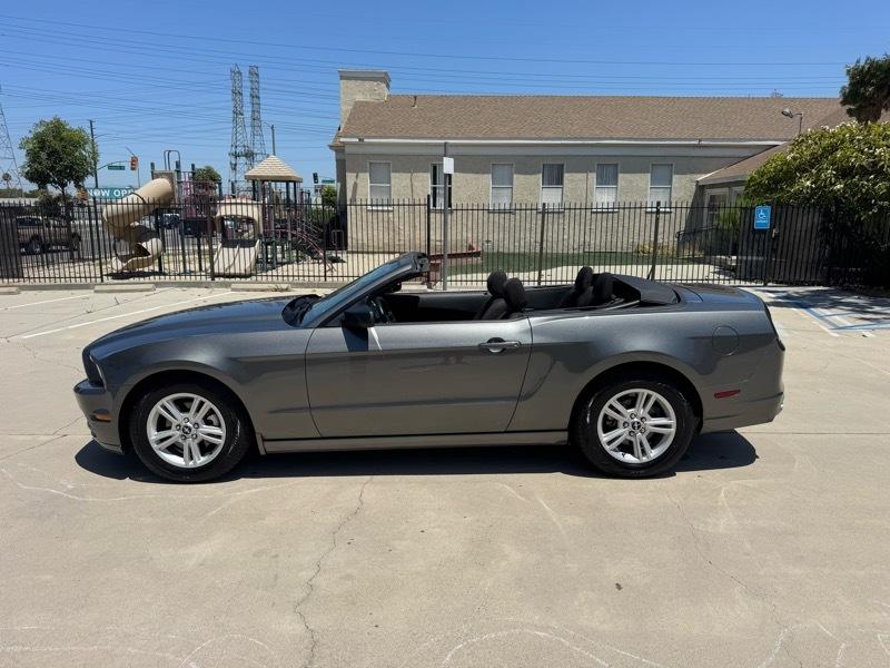 Ford Mustang V6 Convertible 2013