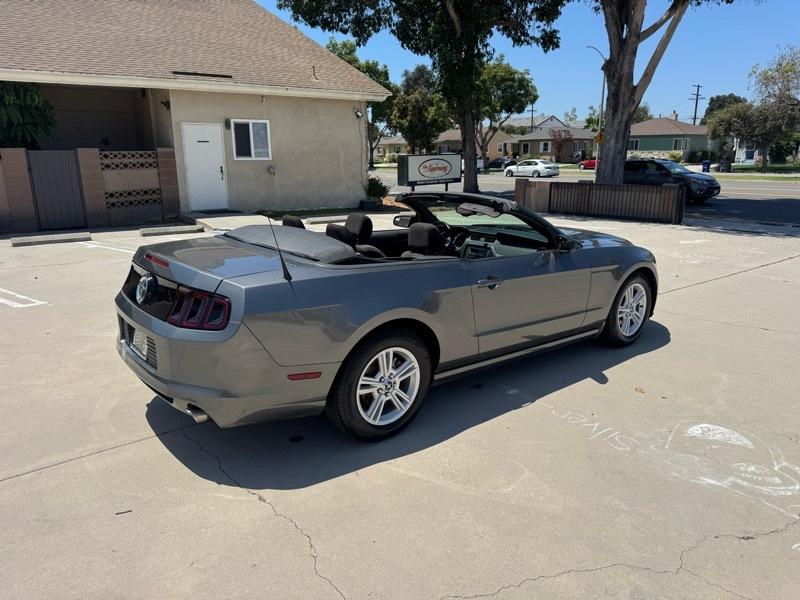 Ford Mustang V6 Convertible 2013