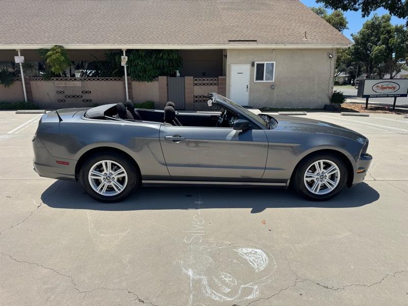 Ford Mustang V6 Convertible 2013