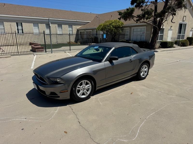 Ford Mustang V6 Convertible 2013
