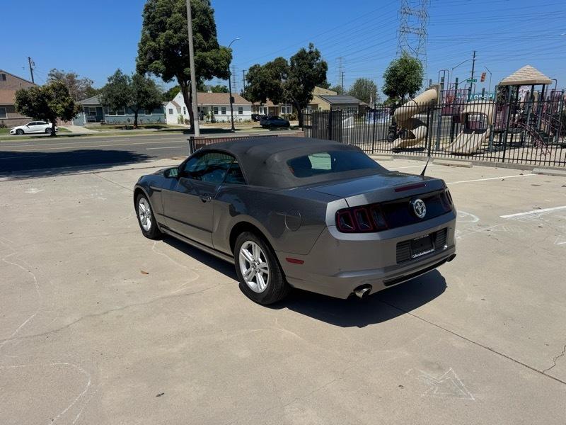 Ford Mustang V6 Convertible 2013