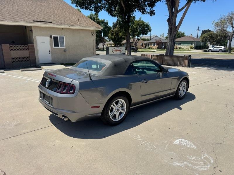 Ford Mustang V6 Convertible 2013