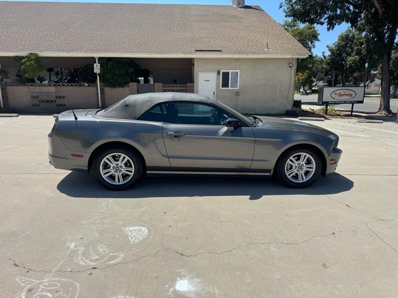 Ford Mustang V6 Convertible 2013