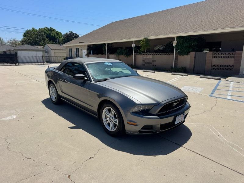 Ford Mustang V6 Convertible 2013