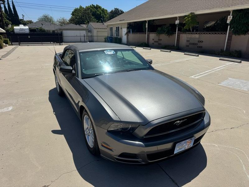 Ford Mustang V6 Convertible 2013
