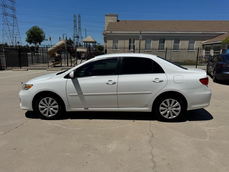 Toyota Corolla LE 4D Sedan 2013