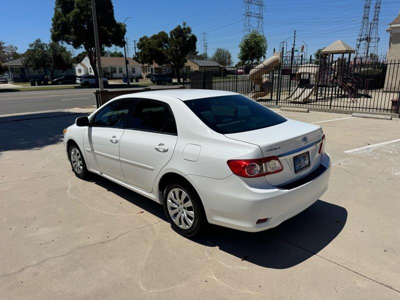 Toyota Corolla LE 4D Sedan 2013
