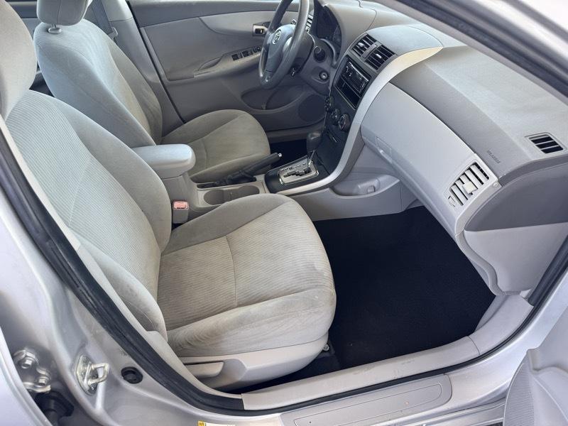 Toyota Corolla 4dr Sedan LE Auto 2010