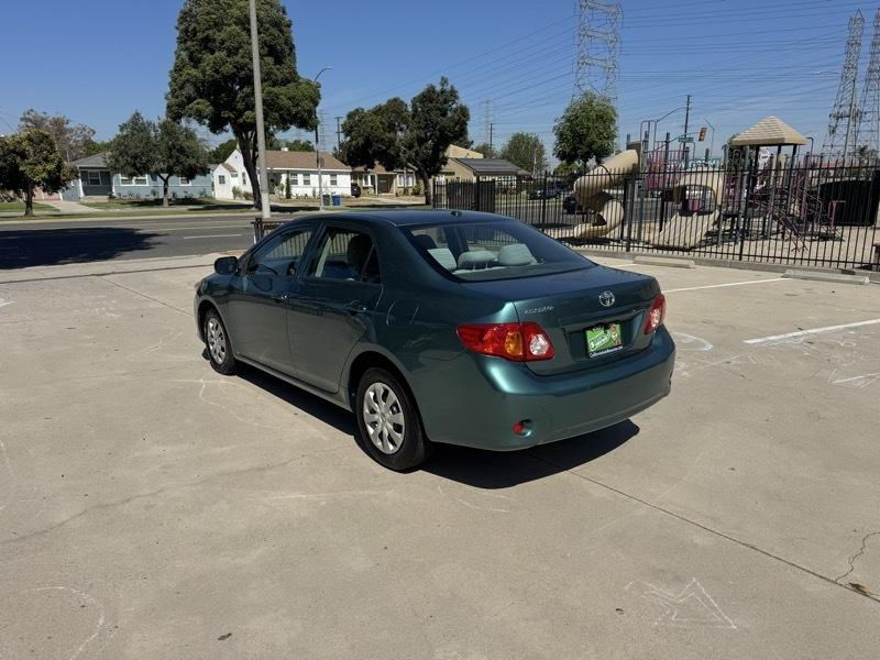 Toyota Corolla 4dr Sdn Base Auto 2009