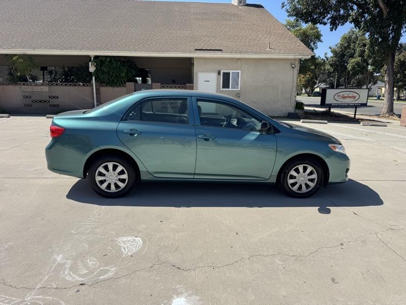 Toyota Corolla 4dr Sdn Base Auto 2009