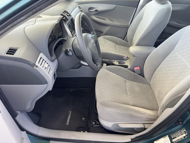 Toyota Corolla 4dr Sdn Base Auto 2009