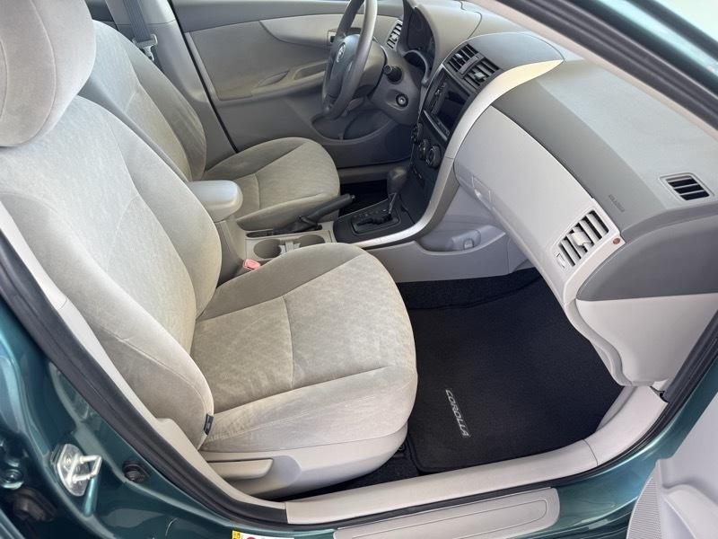 Toyota Corolla 4dr Sdn Base Auto 2009
