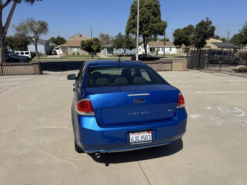 Ford Focus SE Sedan 2010