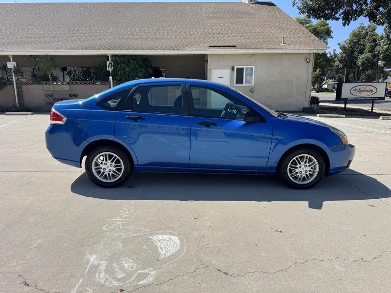 Ford Focus SE Sedan 2010