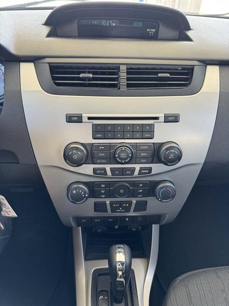 Ford Focus SE Sedan 2010