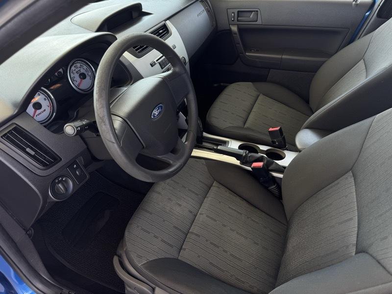 Ford Focus SE Sedan 2010