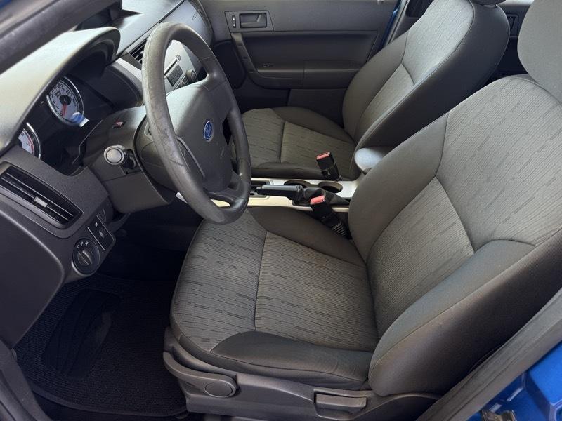 Ford Focus SE Sedan 2010