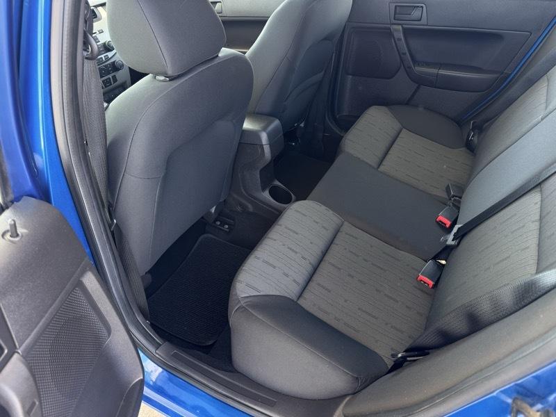 Ford Focus SE Sedan 2010