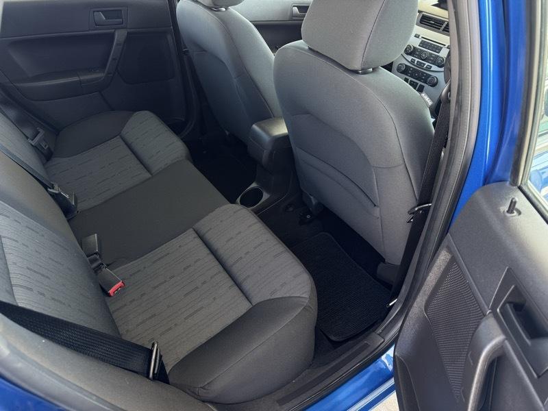Ford Focus SE Sedan 2010