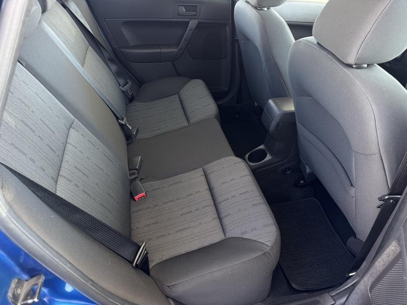 Ford Focus SE Sedan 2010