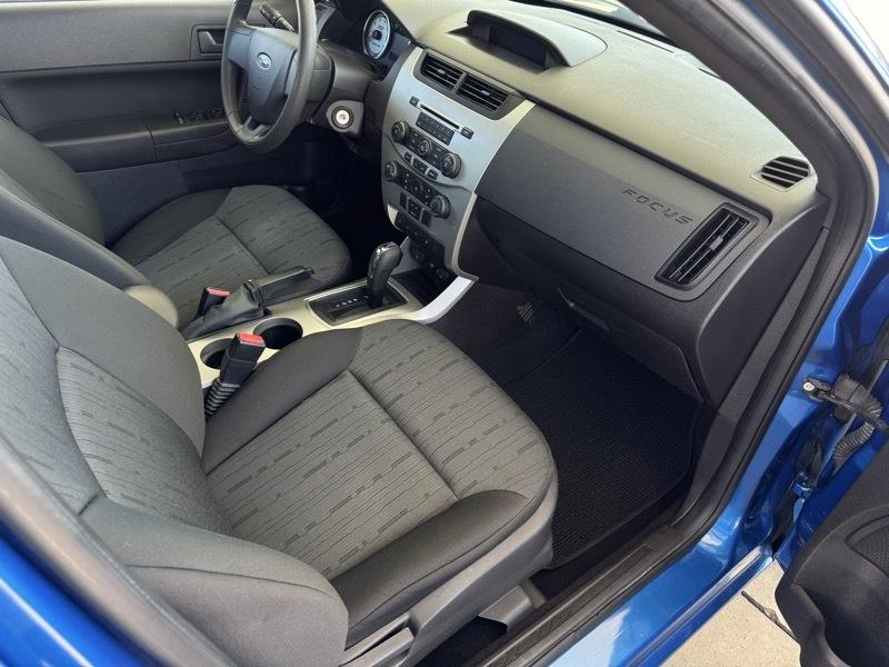 Ford Focus SE Sedan 2010