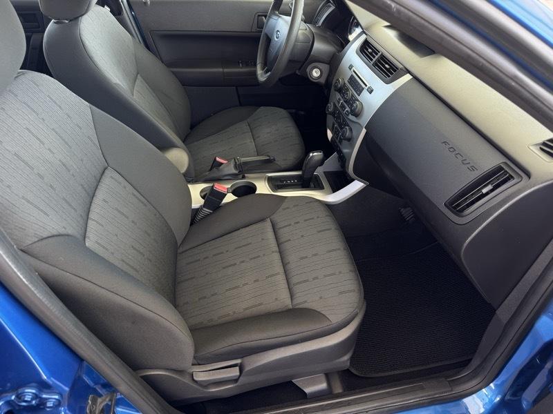 Ford Focus SE Sedan 2010