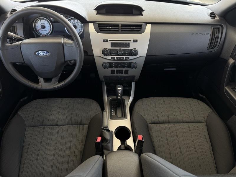 Ford Focus SE Sedan 2010