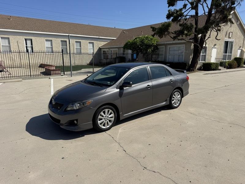 Toyota Corolla Base 5-Speed MT 2010