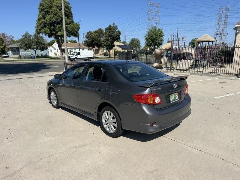 Toyota Corolla Base 5-Speed MT 2010
