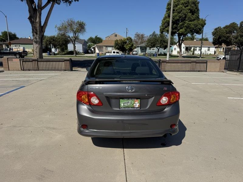 Toyota Corolla Base 5-Speed MT 2010
