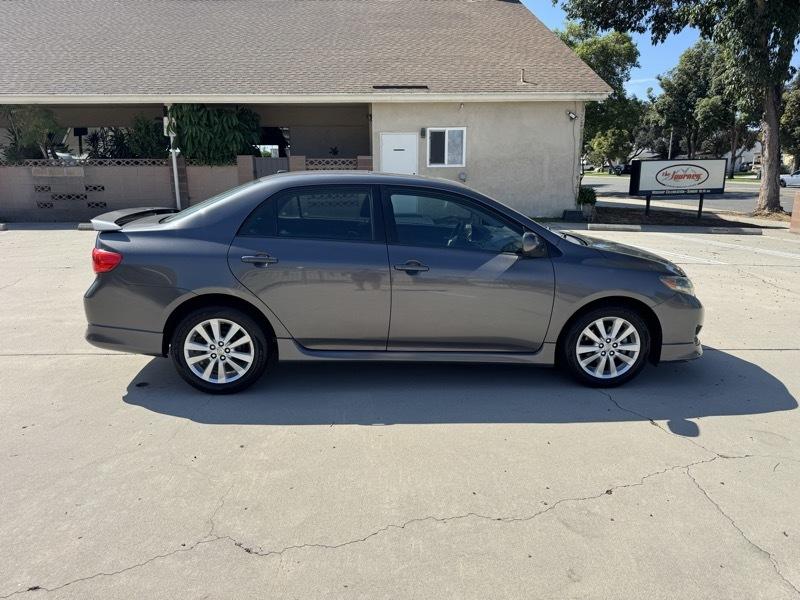 Toyota Corolla Base 5-Speed MT 2010