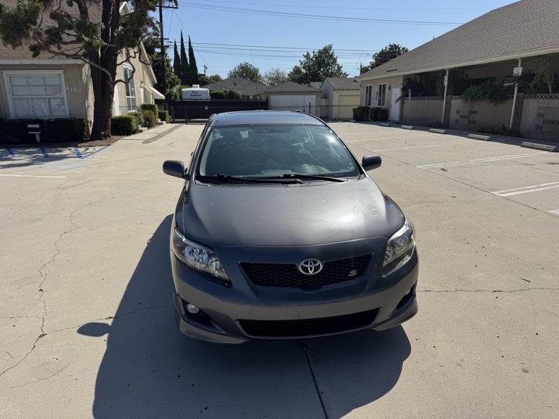 Toyota Corolla Base 5-Speed MT 2010