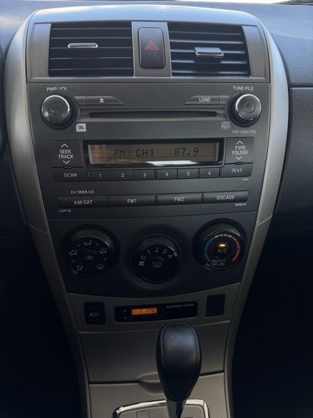 Toyota Corolla Base 5-Speed MT 2010