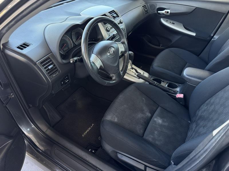 Toyota Corolla Base 5-Speed MT 2010