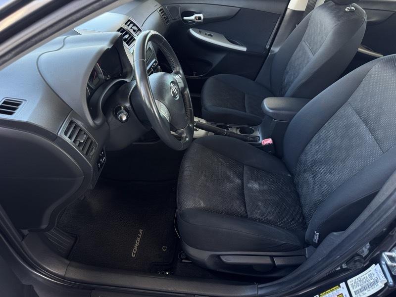 Toyota Corolla Base 5-Speed MT 2010