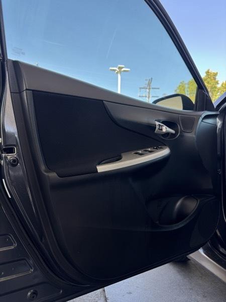 Toyota Corolla Base 5-Speed MT 2010