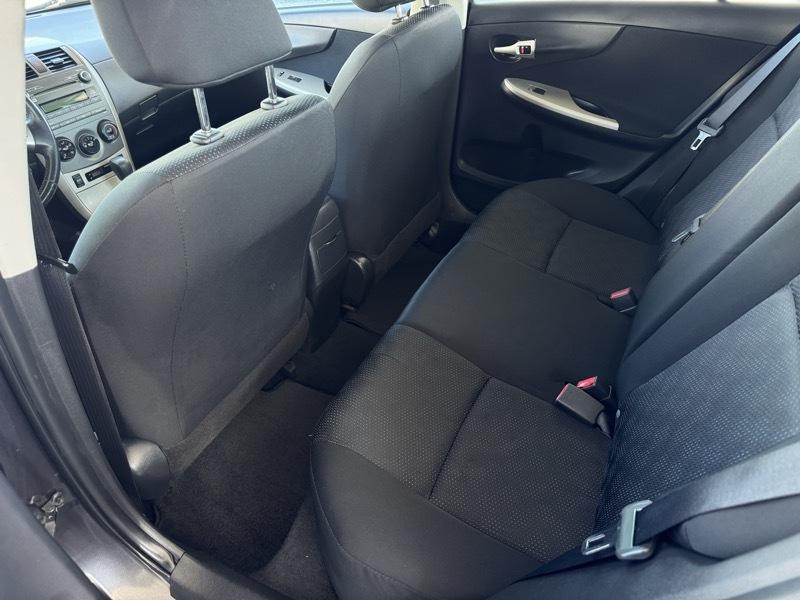 Toyota Corolla Base 5-Speed MT 2010
