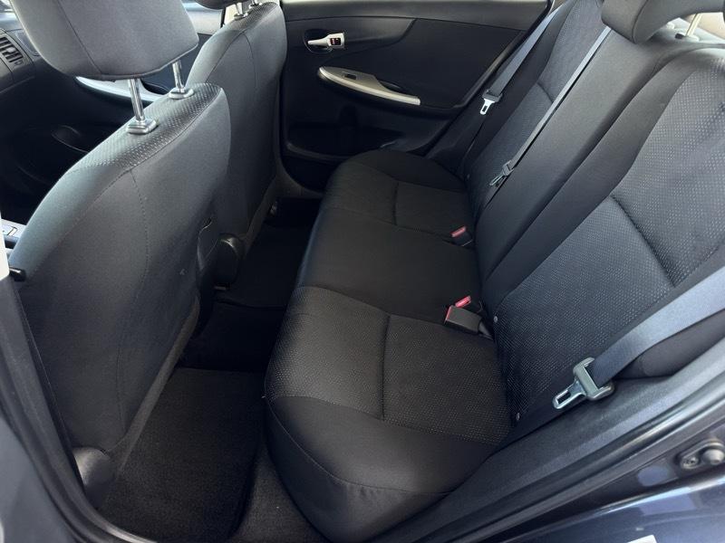 Toyota Corolla Base 5-Speed MT 2010
