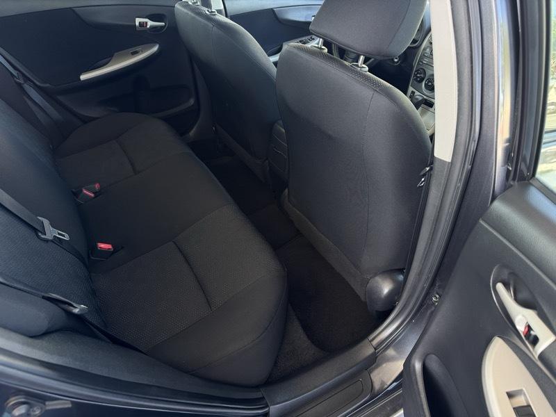Toyota Corolla Base 5-Speed MT 2010