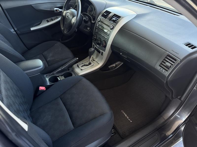 Toyota Corolla Base 5-Speed MT 2010