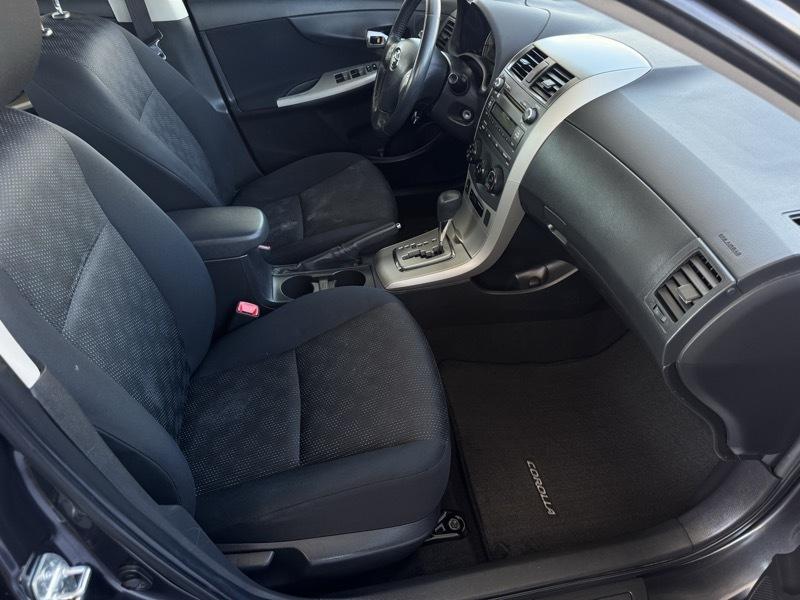 Toyota Corolla Base 5-Speed MT 2010