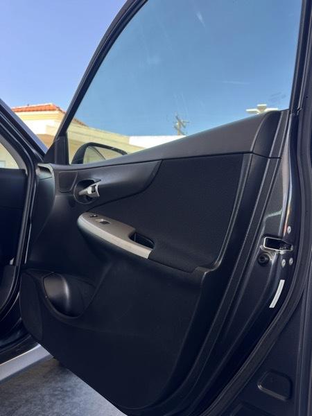 Toyota Corolla Base 5-Speed MT 2010