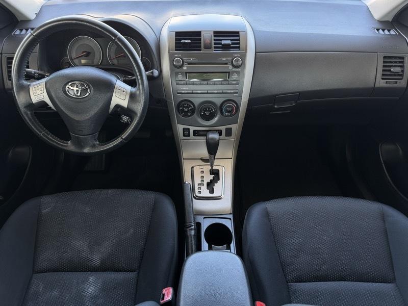 Toyota Corolla Base 5-Speed MT 2010