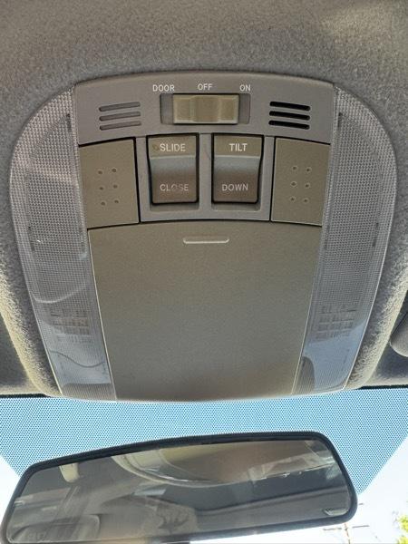 Toyota Corolla Base 5-Speed MT 2010